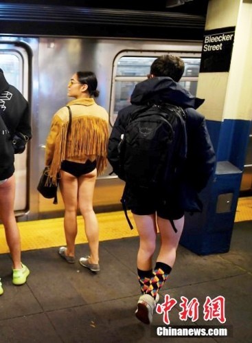 內褲也是褲,你穿內褲敢不敢坐地鐵