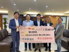 藍虎大使代表中國政府接受哥倫比亞僑聯會對國內疫情的捐贈