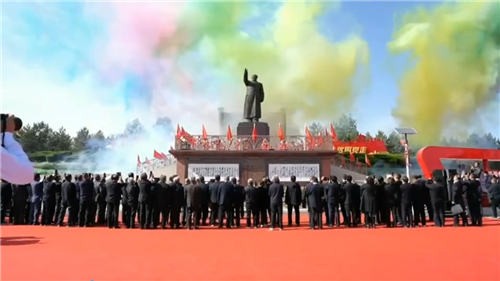 内蒙古新立大型毛主席塑像（图）
